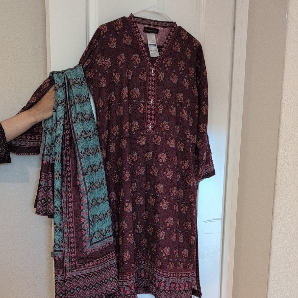 Floral Patterned Kurta with Scarf